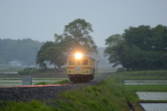 雨の始発列車