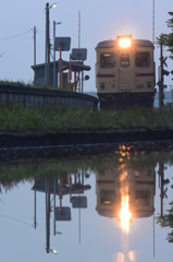 昨夜に引き続き，水面の駅