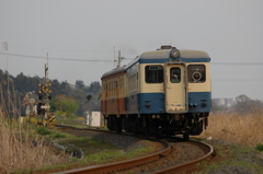 旧型気動車カーブ進行