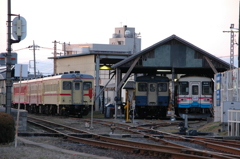 休憩する気動車達