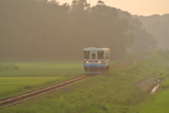 レール輝く夕景色
