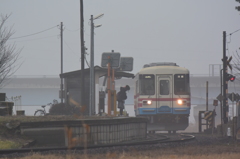 煙る朝列車