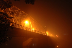 霧中の鉄橋