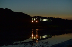 夕暮れ列車