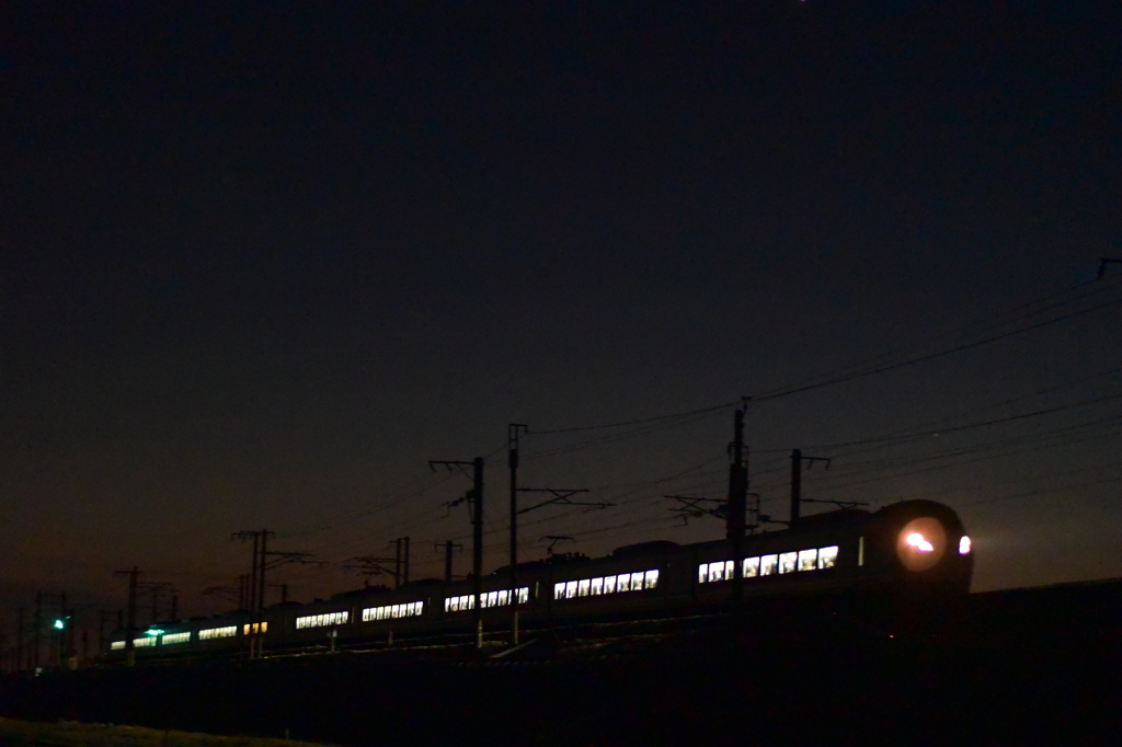 夕暮れのE657