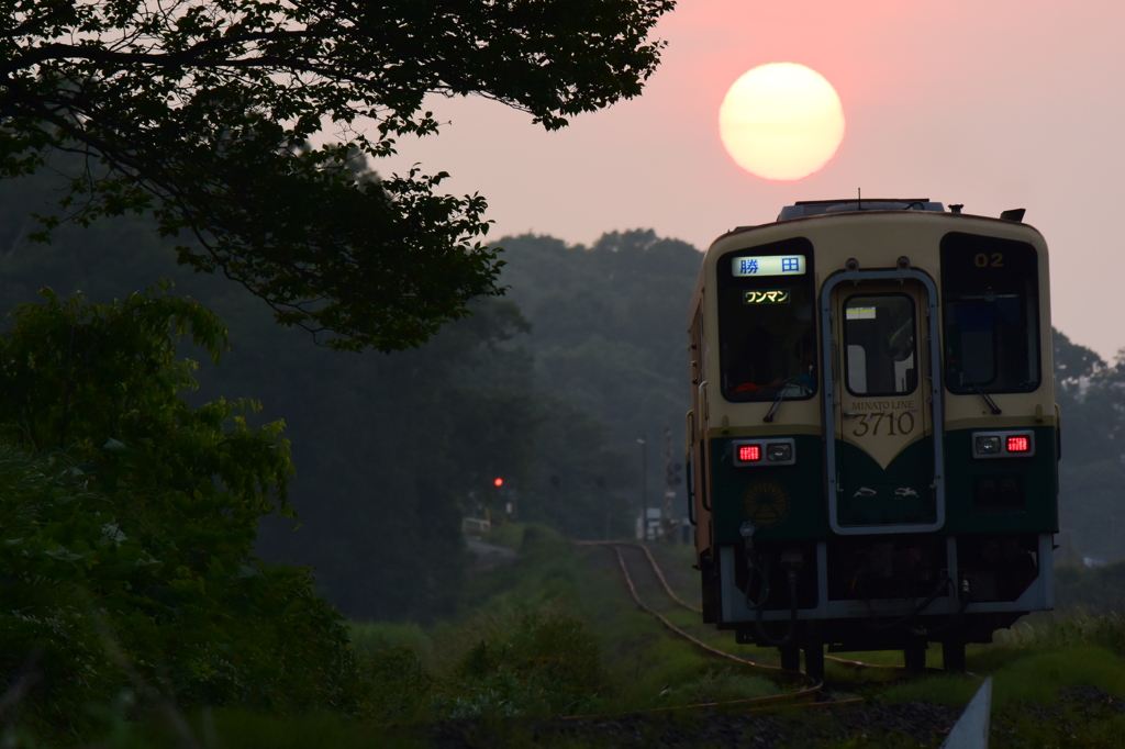 おぼろな夕陽