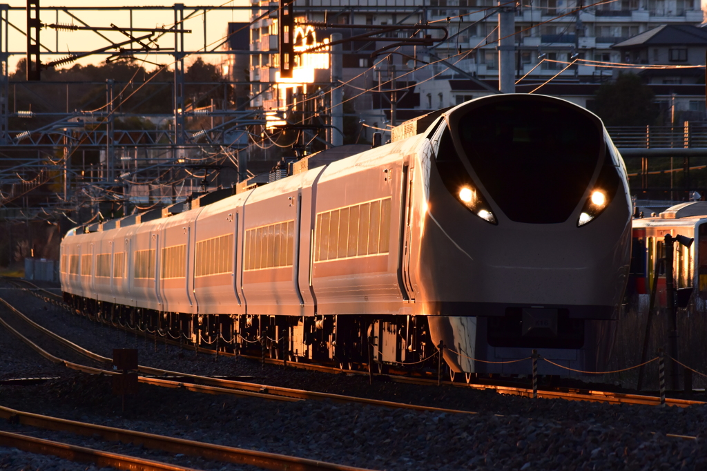 夕暮れのE657