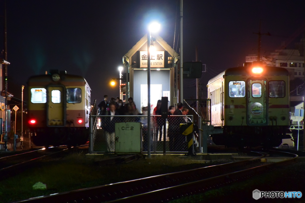 帰宅ラッシュの駅