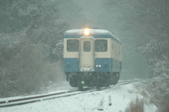吹雪の中を走る１