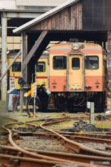 旧型車庫に佇む