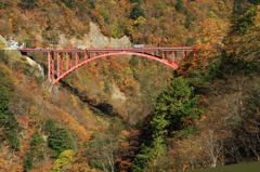 橋（豆焼橋）と紅葉