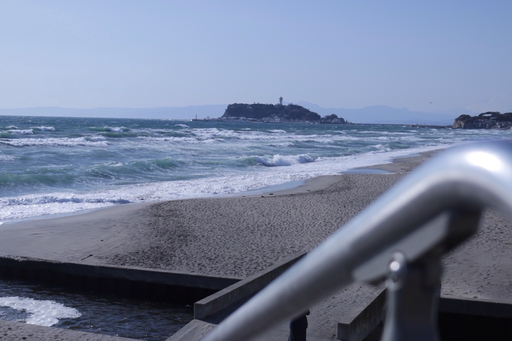 七里ヶ浜からの江ノ島