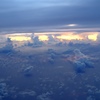 飛行機方の雲