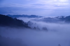 空へと続く雲の道筋