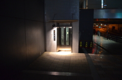 夜のエレベーター