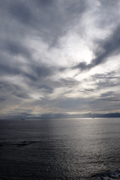 陽遮りて 陽遮りて