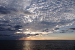 夕日キラ雲少し青空