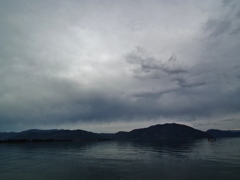 曇天の琵琶湖