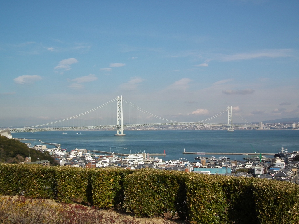 早春の明石海峡大橋