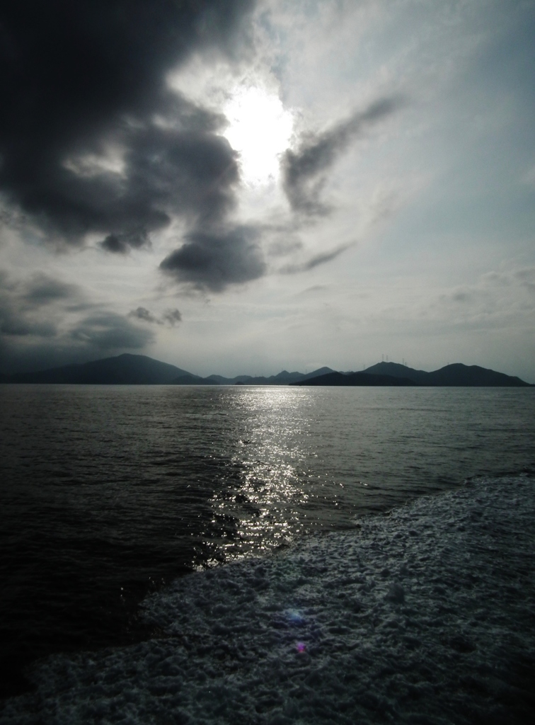 暮色の海