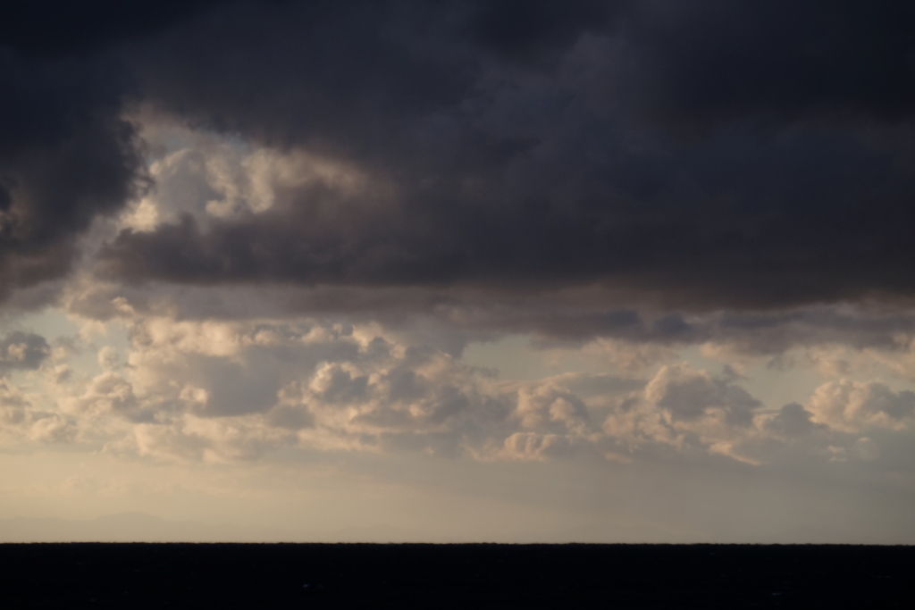 黒雲の向こう by 雲好き爺さん (ID:13529258) - 写真共有サイト:PHOTOHITO
