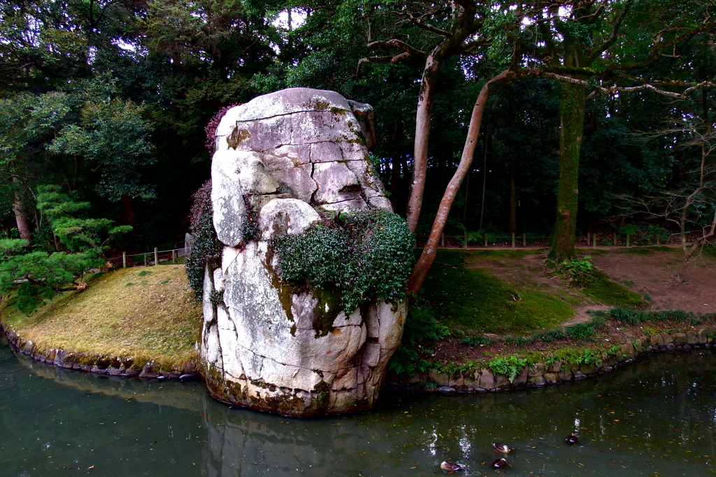 岩の碧