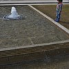 見つめる