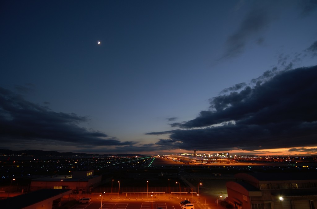 関空の月