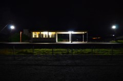 夜のローカル駅