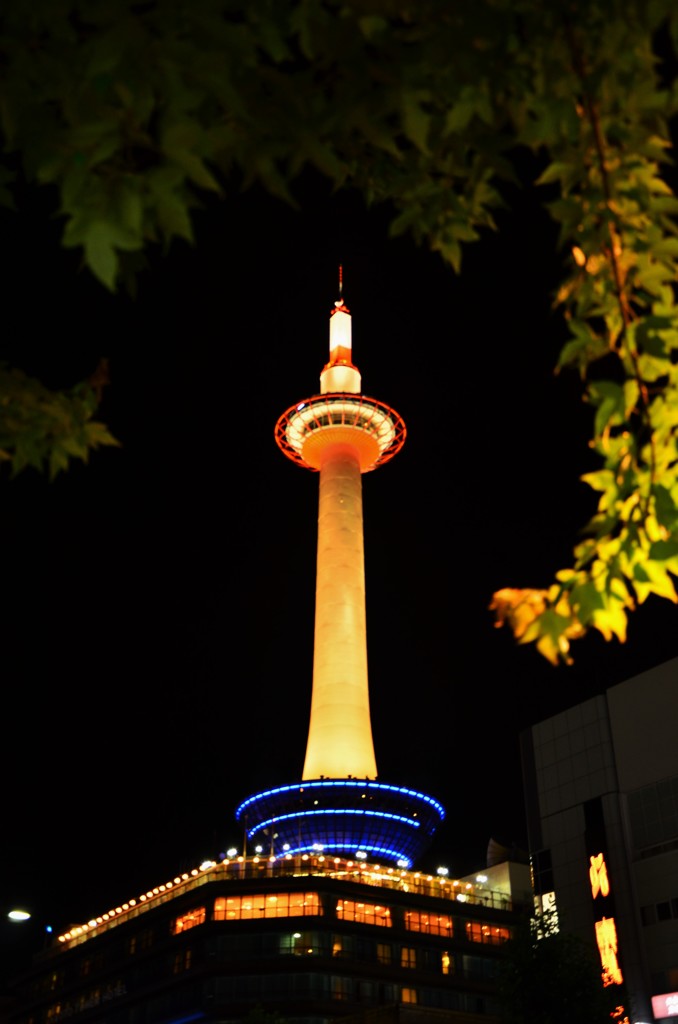 夜陰タワー