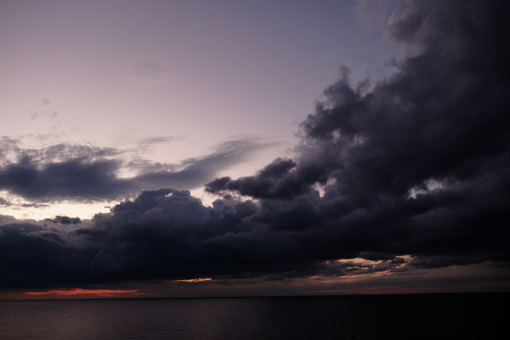 雲の向こうの済々さ