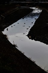 川の空