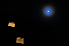 月と窓