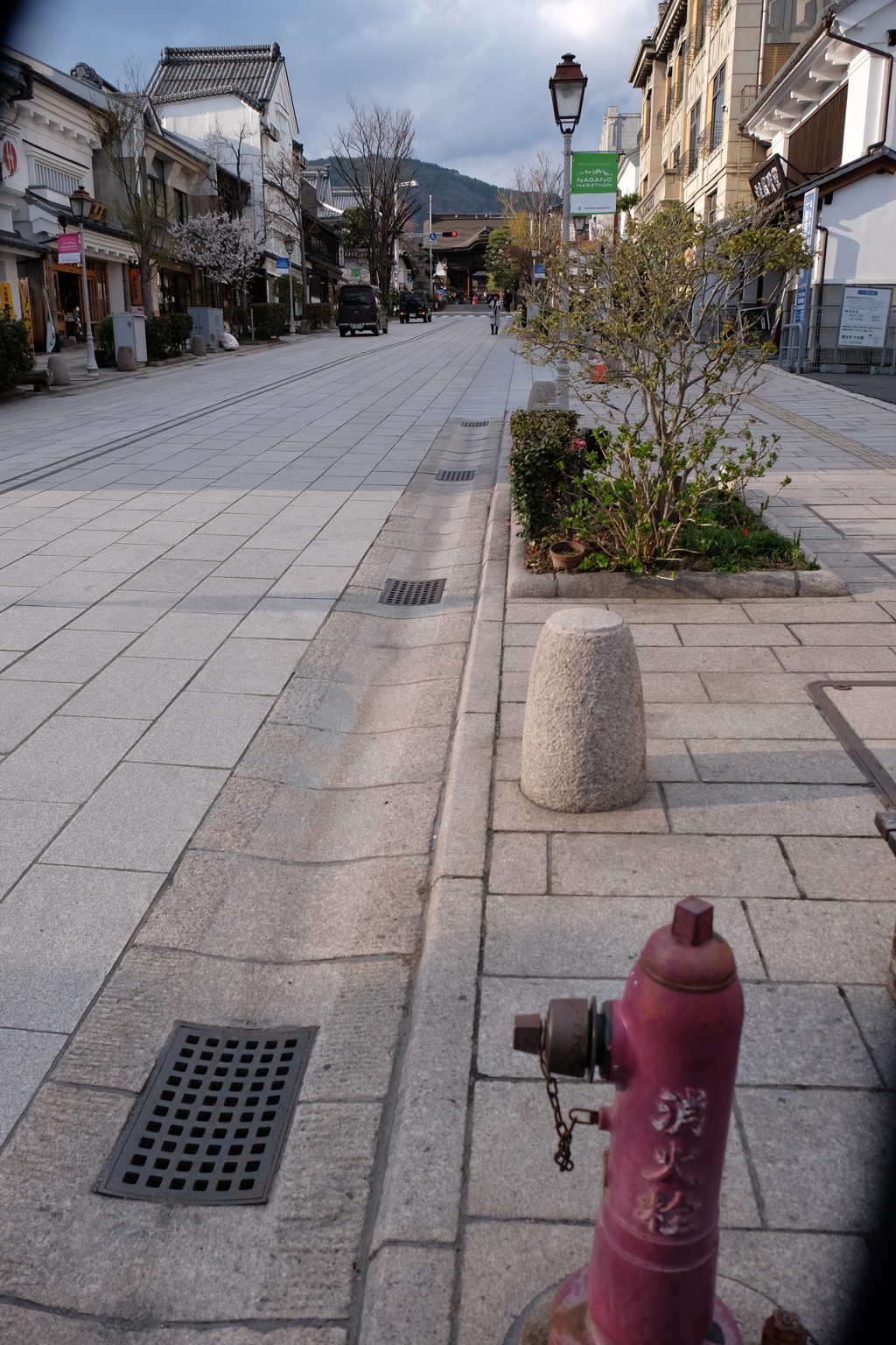 寺への道