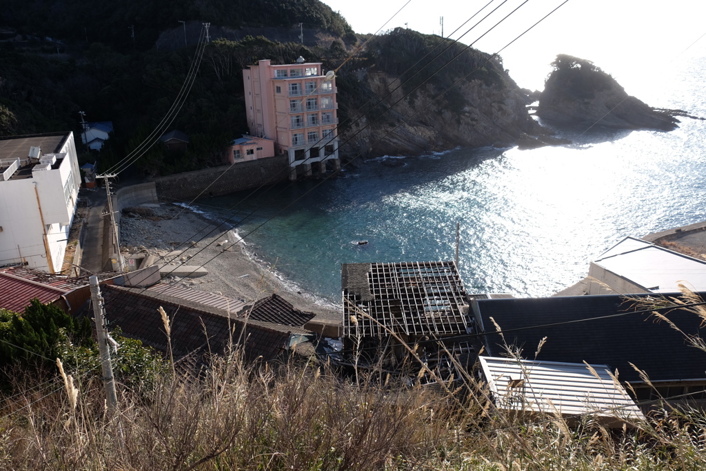 廃墟ホテルの浜