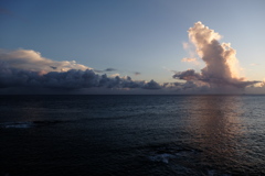 襲い掛かる雲