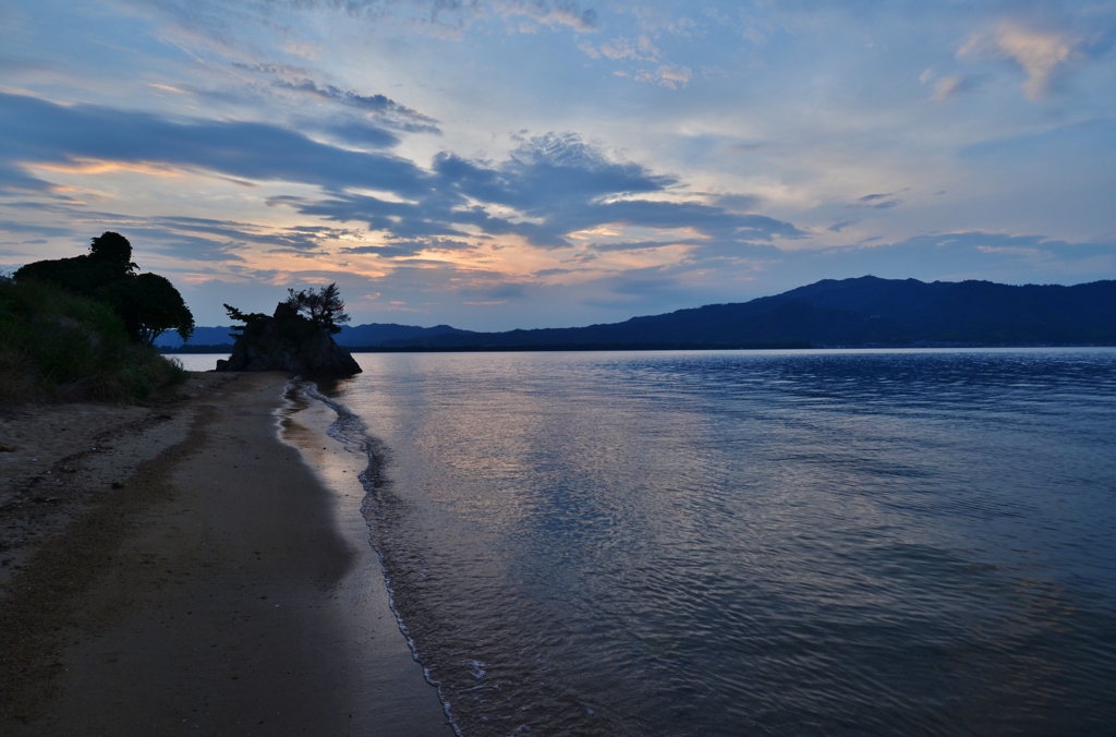 暮れ行く海