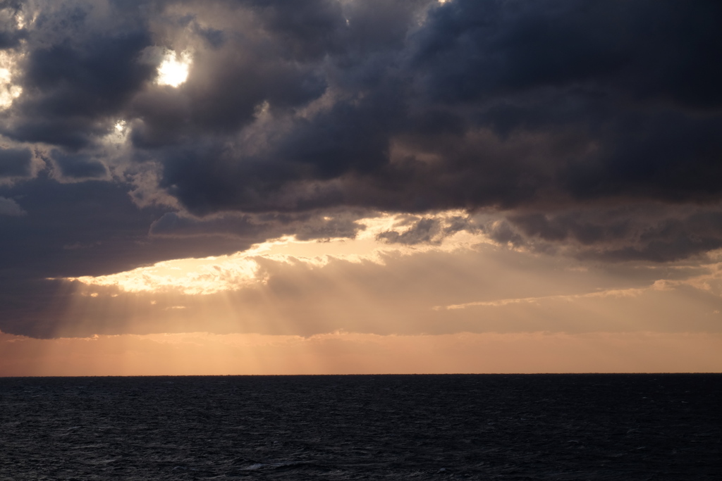 黒雲の光芒