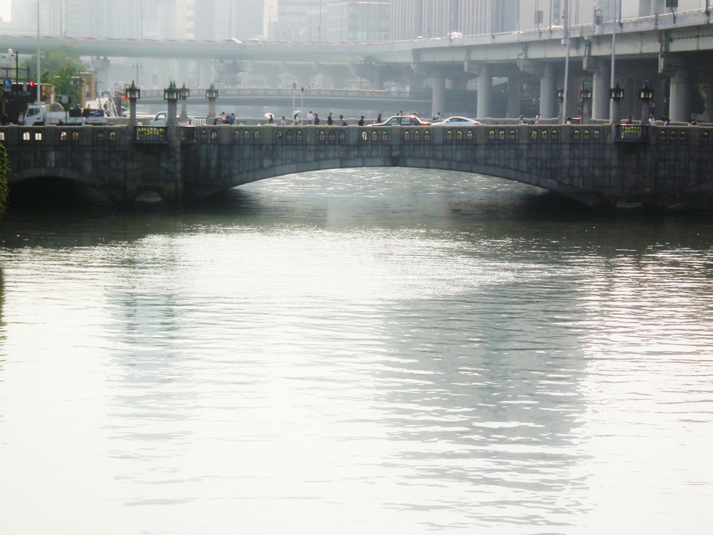 曇る淀屋橋