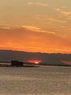 大晦日の日の入り 大晦日の日没 富士山をバックに霞ヶ浦