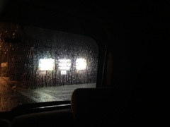 深夜の雨のドライブ、日曜深夜から月曜深夜へ、自販機