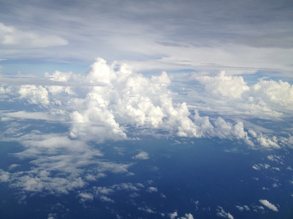 雲と海と