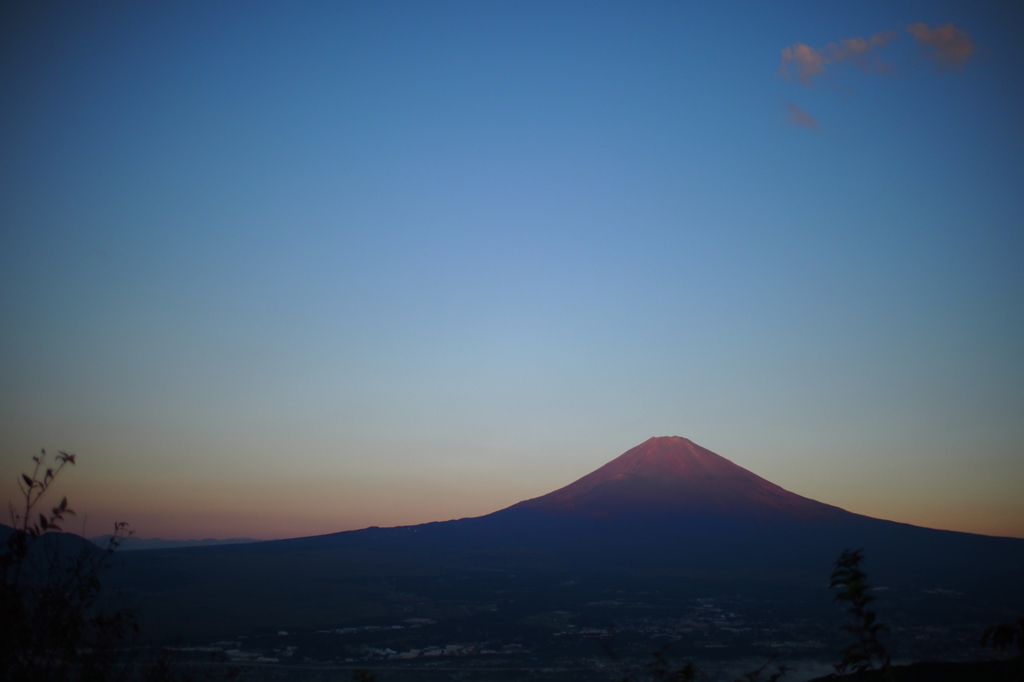 長尾峠から望む「赤富士」