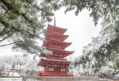 初雪の五重塔