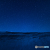 雪の壁と満天の星
