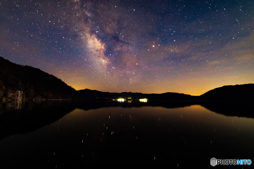 夜明け前の十和田湖