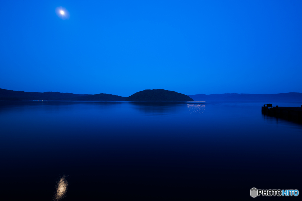 月夜の十和田湖