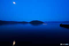 月夜の十和田湖
