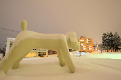 ひろさき犬、見守る。