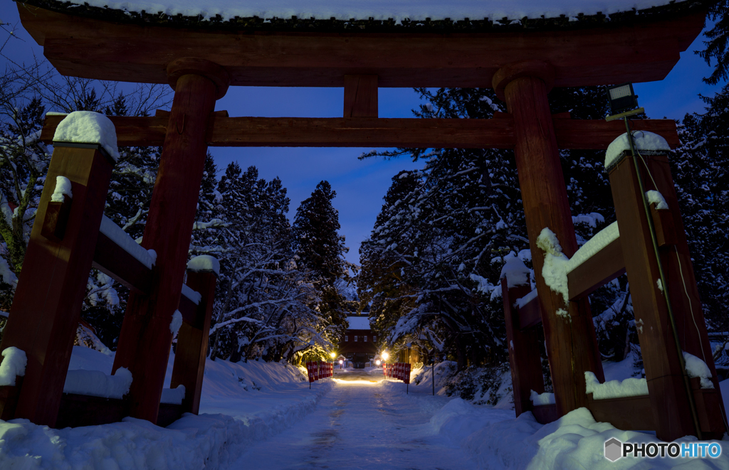 夜明け前の岩木山神社にて